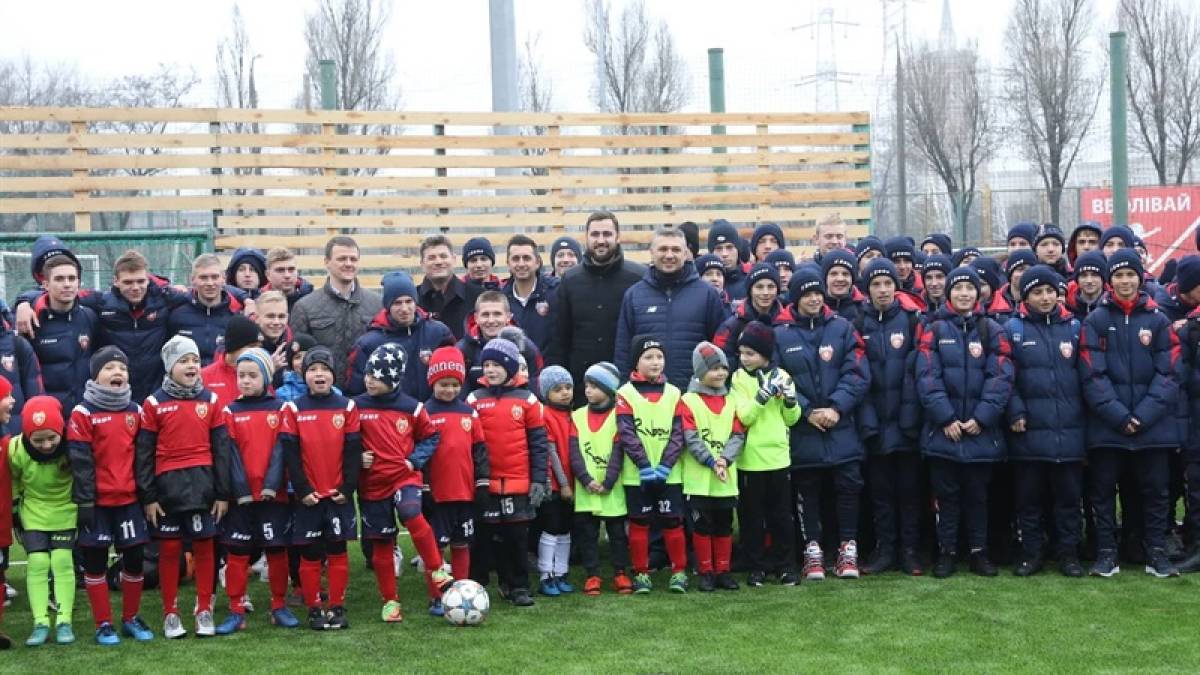 В Запорожье у футбольной школы «Металлург» появились еще 2 современные футбольные площадки