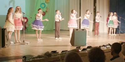 В Энергодаре к 8 Марта состоялся концерт «Я тобі весь світ подарую»