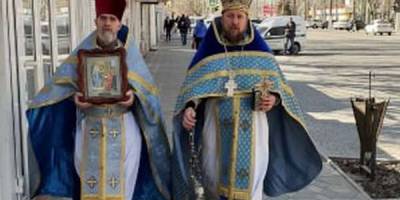 В Мелитополе священники с молитвой прошли по городу