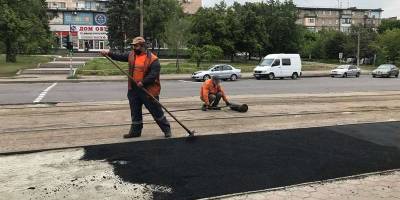 В Запорожье обновляют тротуары