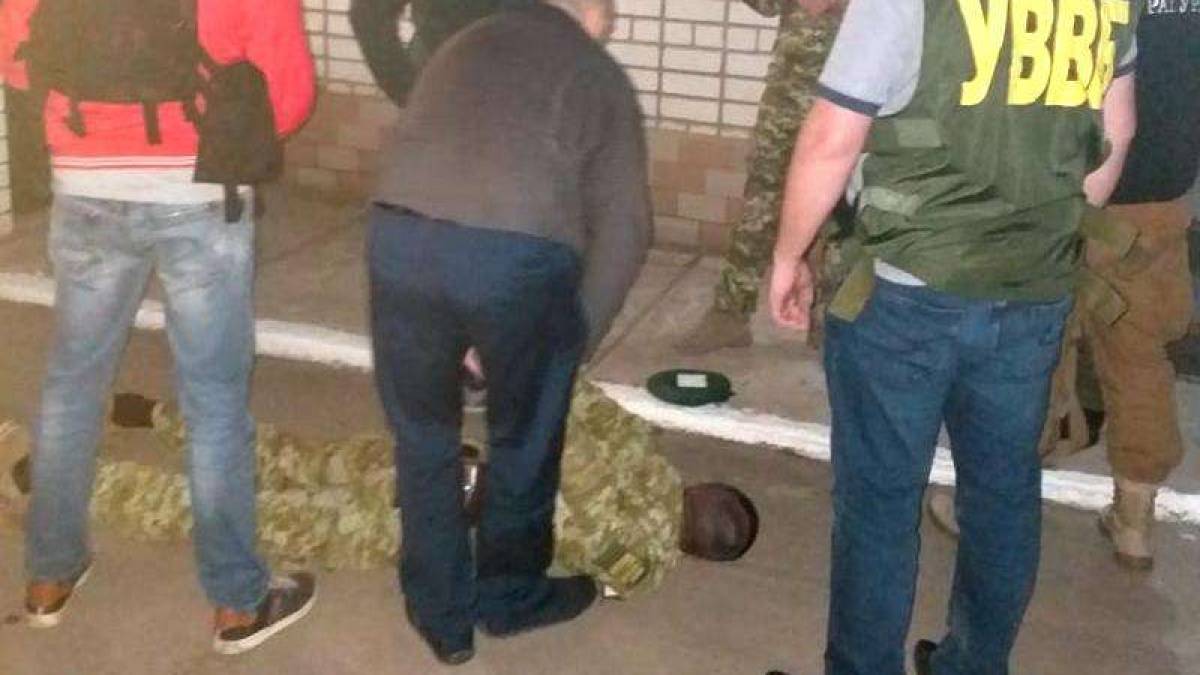 У Бердянську викрито прикордонника, який намагався розповсюдити наркотики серед співслужбовців