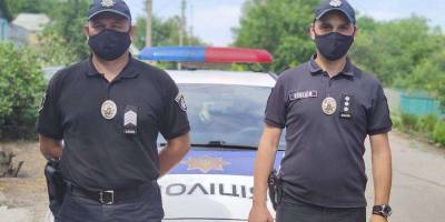 Запорізькі поліцейські рятували дворічного хлопчика, якого вдарив ножем п’яний батько