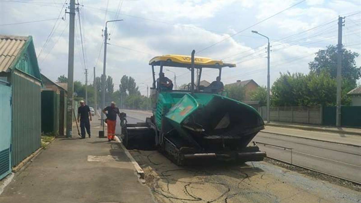 В Запорожье ремонтируют дорогу между путепроводами Калибровая-І и Калибровая-II