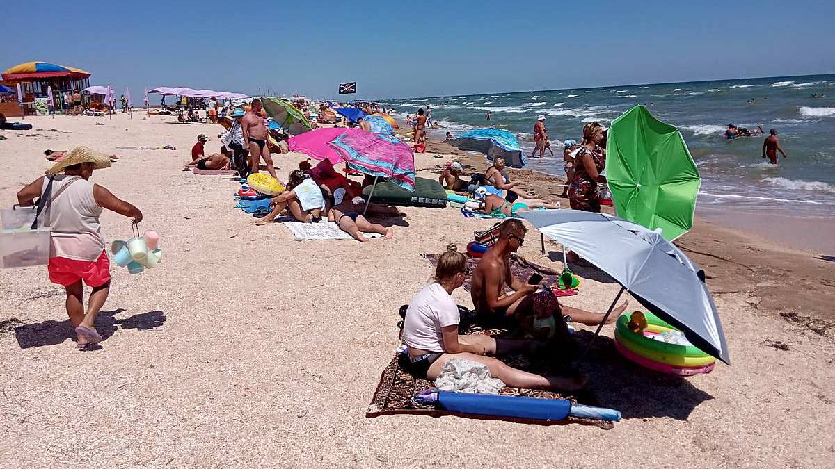 На Азовском море в Счастливцево шторм. Медуз нет (фото, видео)