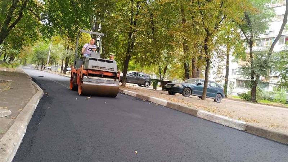 В Запорожье ремонтируют внутриквартальные дороги
