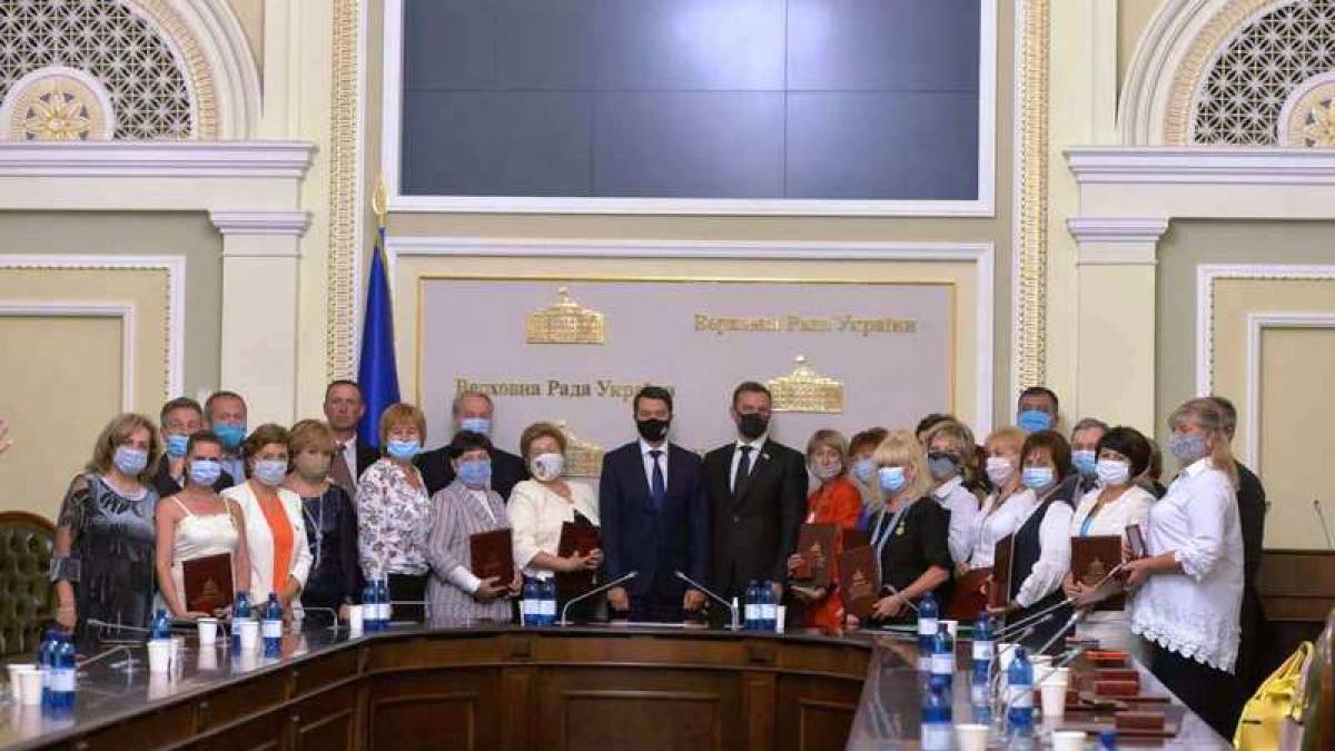 Керівниця Козацького ліцею отримала заслужене визнання Верховної Ради України