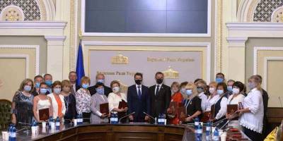 Керівниця Козацького ліцею отримала заслужене визнання Верховної Ради України