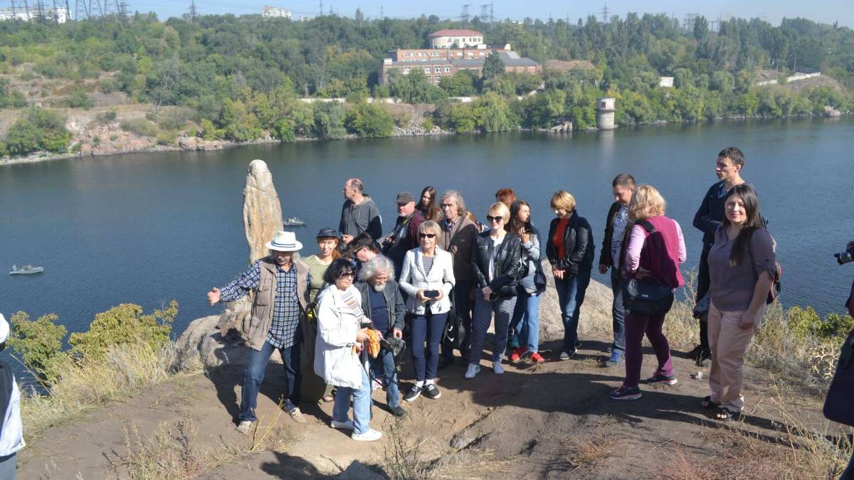 Скелі, води, кольори надихнули учасників пленеру “Хортиця крізь віки”  у Запоріжжі (відео)