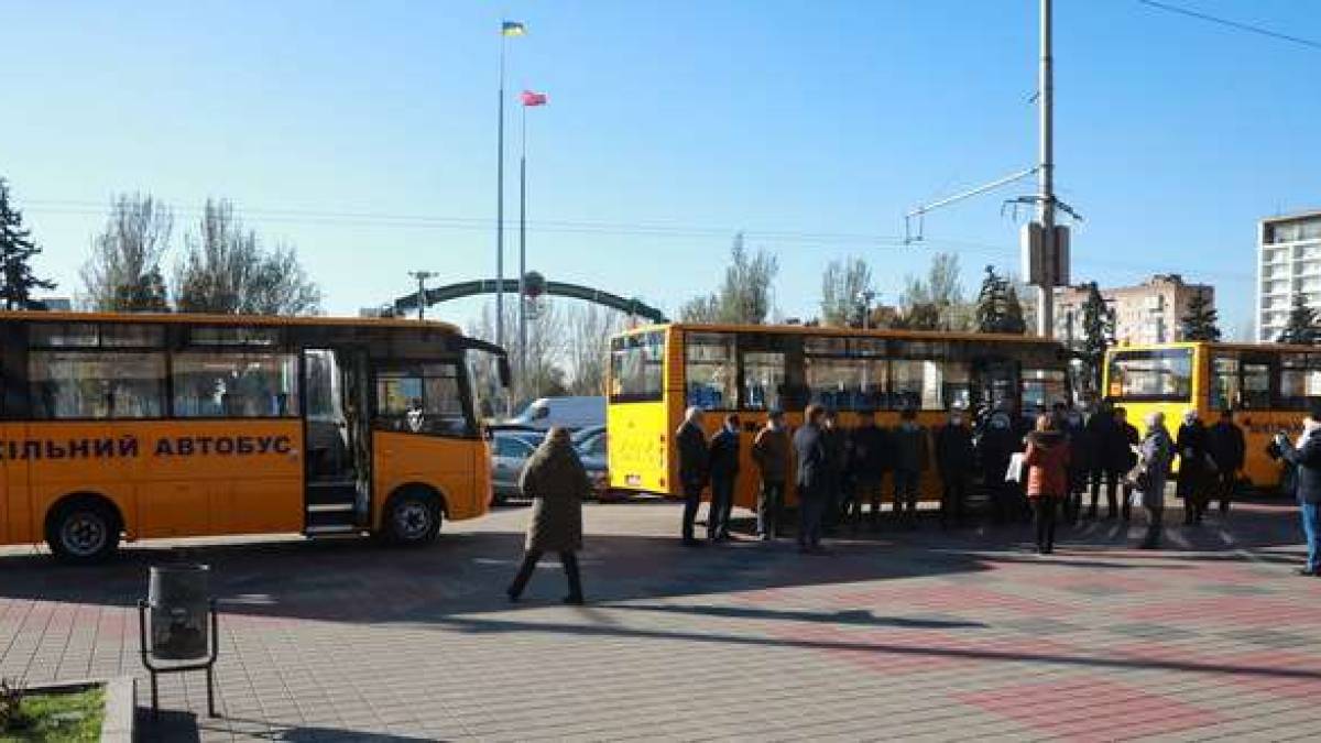 Три громади Запорізької області отримали шкільні автобуси виробництва ЗАЗу