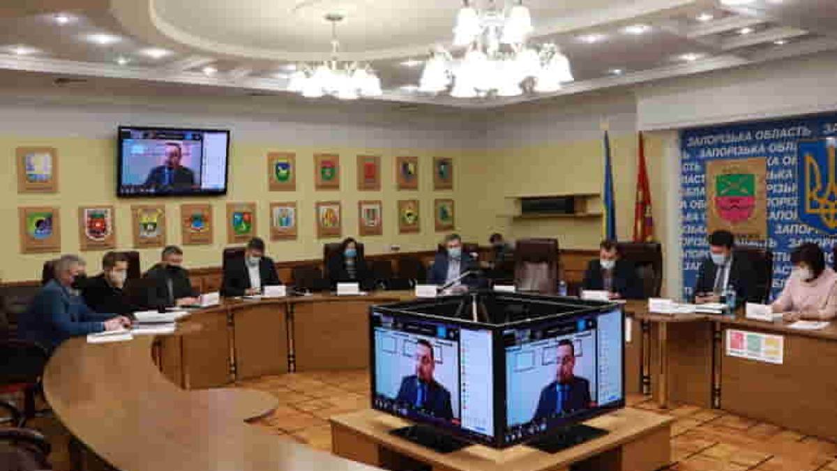 Запорізькі заклади культури мають садовити глядачів у шаховому порядку