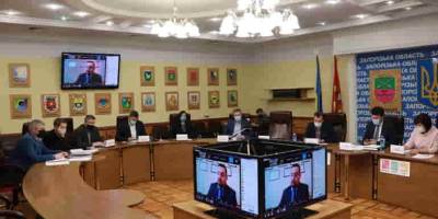 Запорізькі заклади культури мають садовити глядачів у шаховому порядку