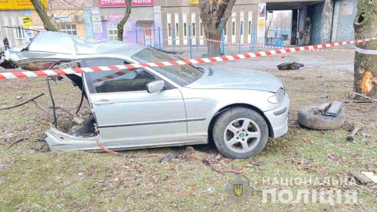 Автомобіль розірвало навпіл