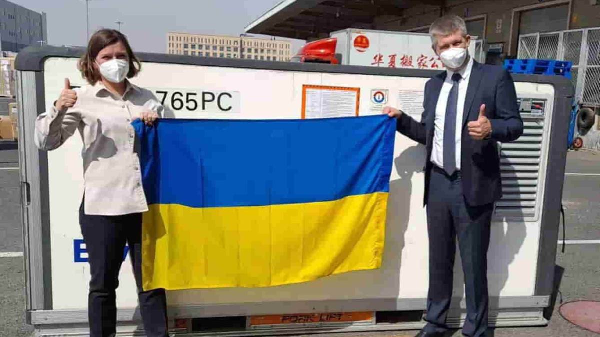 В Украину отправилась первая партия вакцины от COVID-19 китайской компании Sinovac
