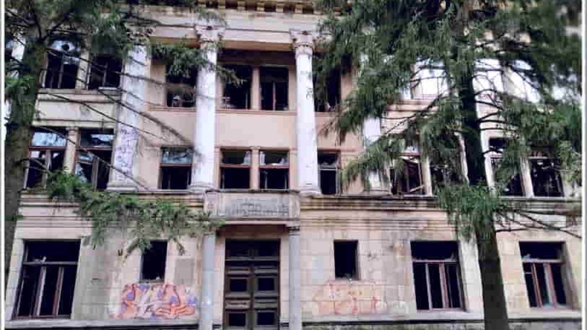 В Запорожье в бывшем научном институте царят разруха и запустение