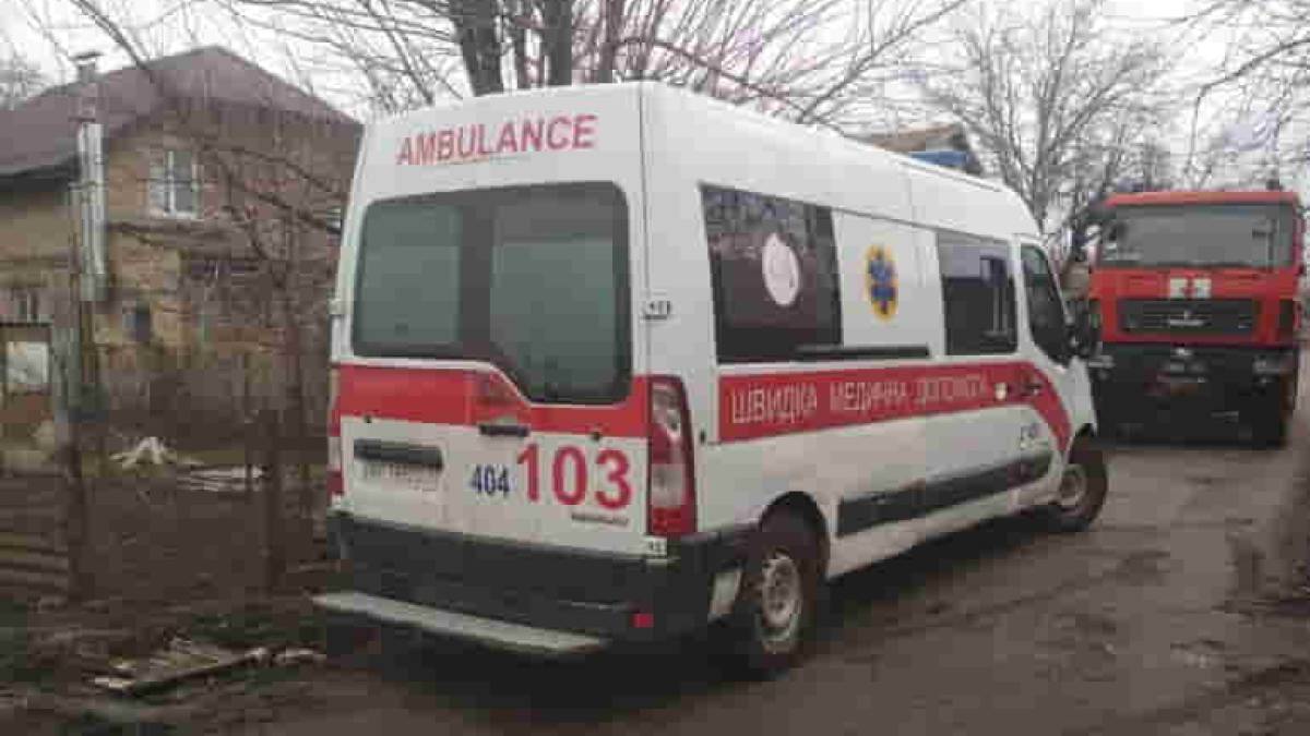 У Запоріжжі рятувальники вивільнили автомобіль швидкої допомоги