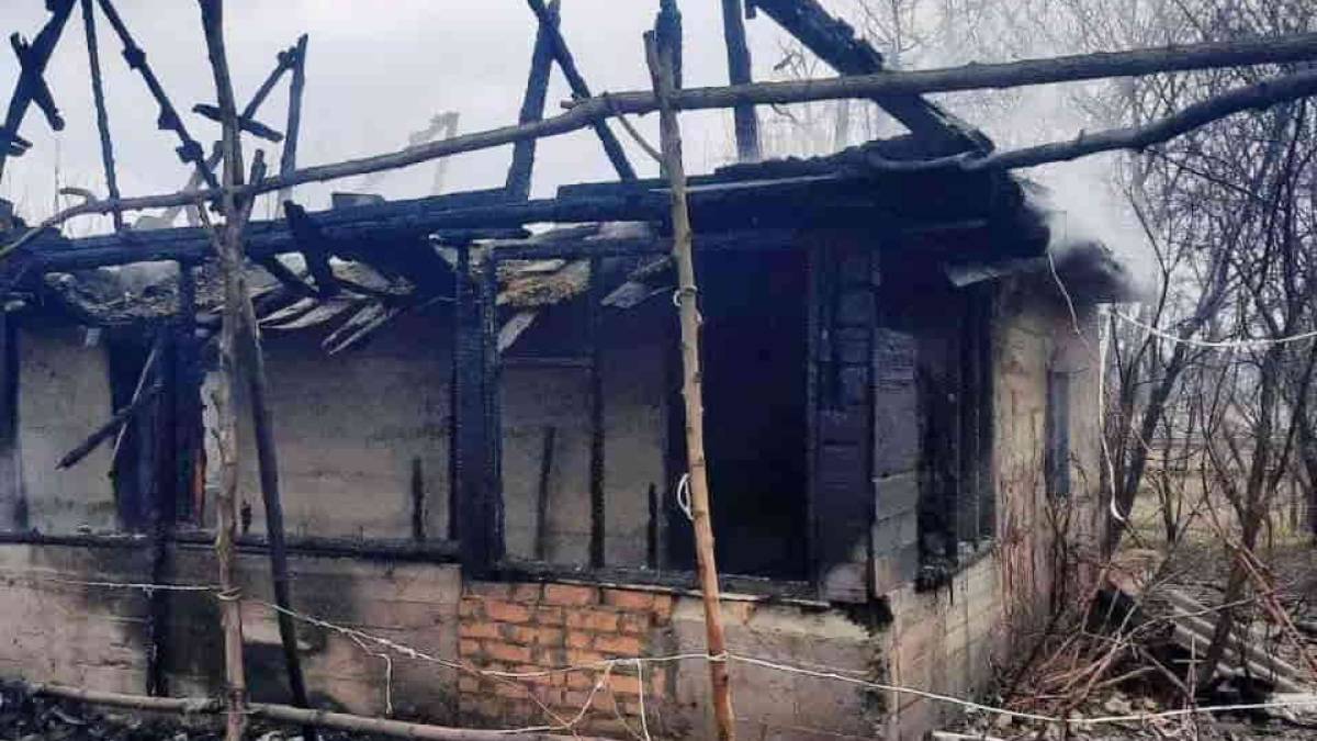 На згарищі знайшли труп чоловіка