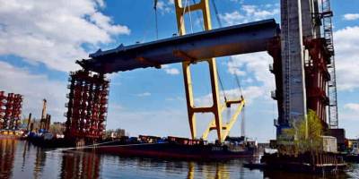 У Запоріжжі змонтували першу секцію вантового мосту