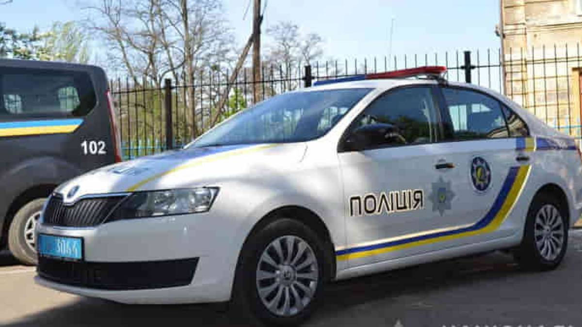 Поліція шукає вибухівку в низці торгових центрів Запоріжжя