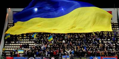 Виконком УАФ затвердив футбольні символи України-гаслам «Слава Україні!» і «Героям слава!» надано офіційний статус