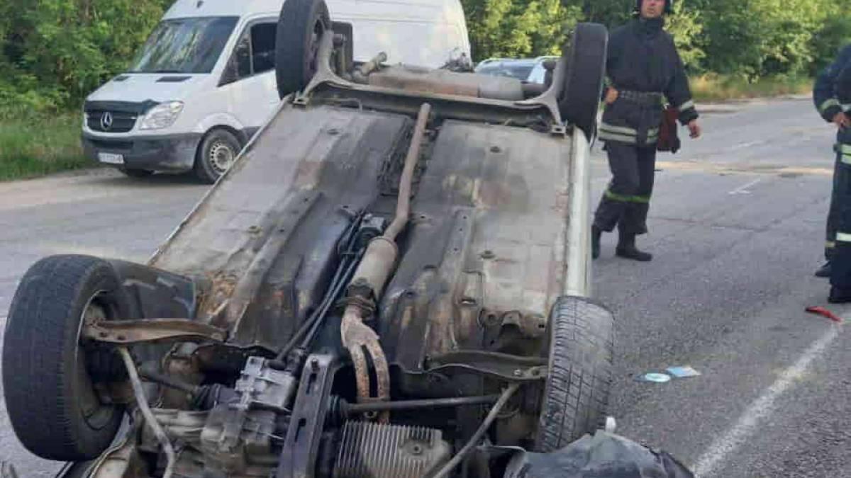 На шляху не розминулись “Мерседес” і “Таврія”