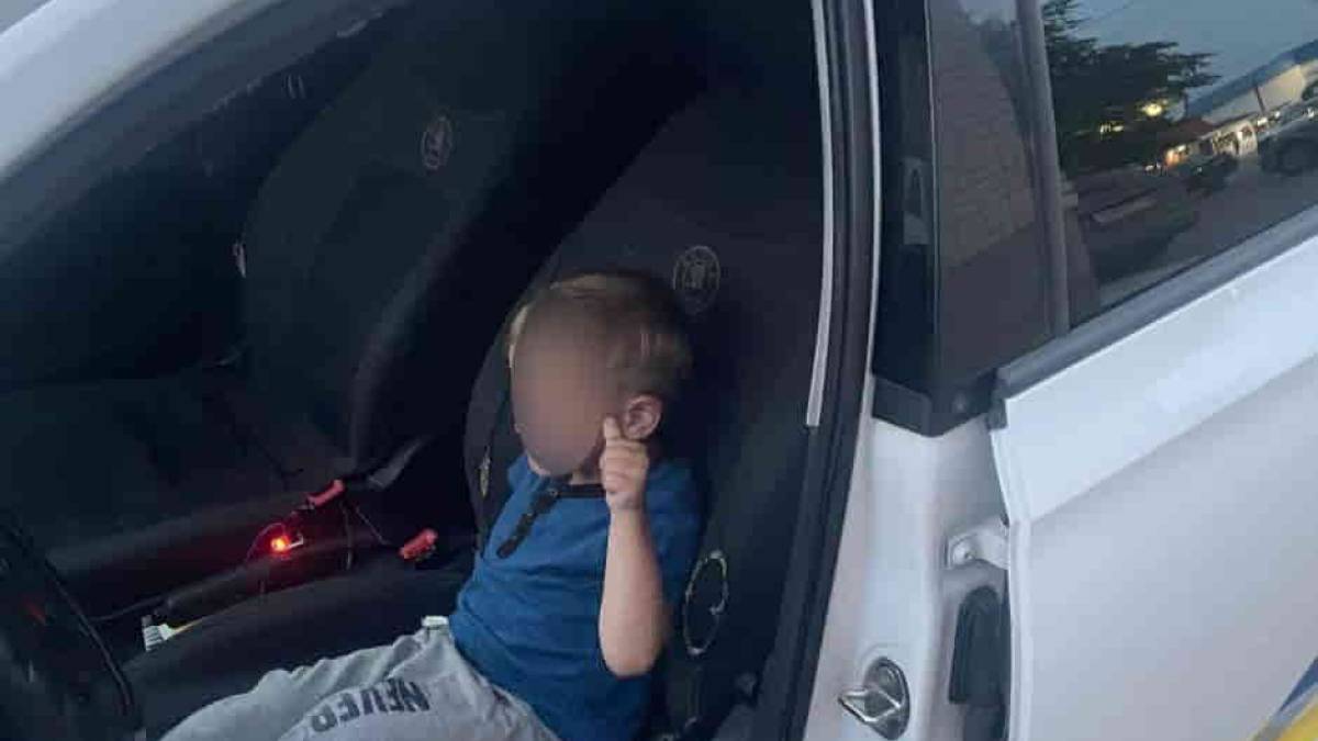Трирічна дитина з Прикарпаття “гуляла” по вечірній Кирилівці