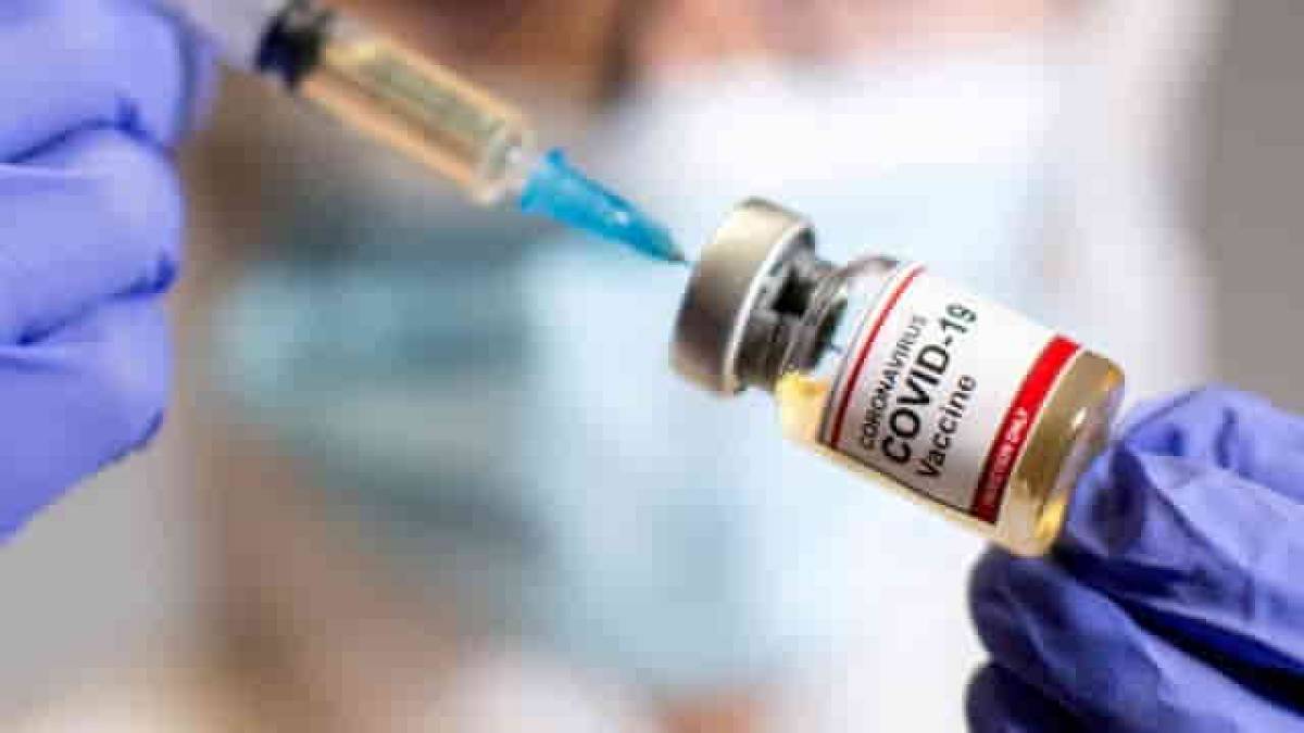 Запорожцы могут записаться на вакцинацию от COVID-19 через Helsi