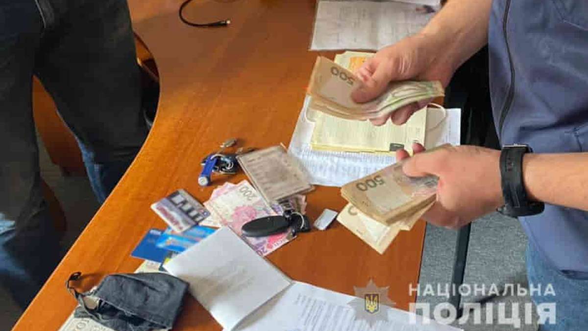 Поліція викрила “оборотня”