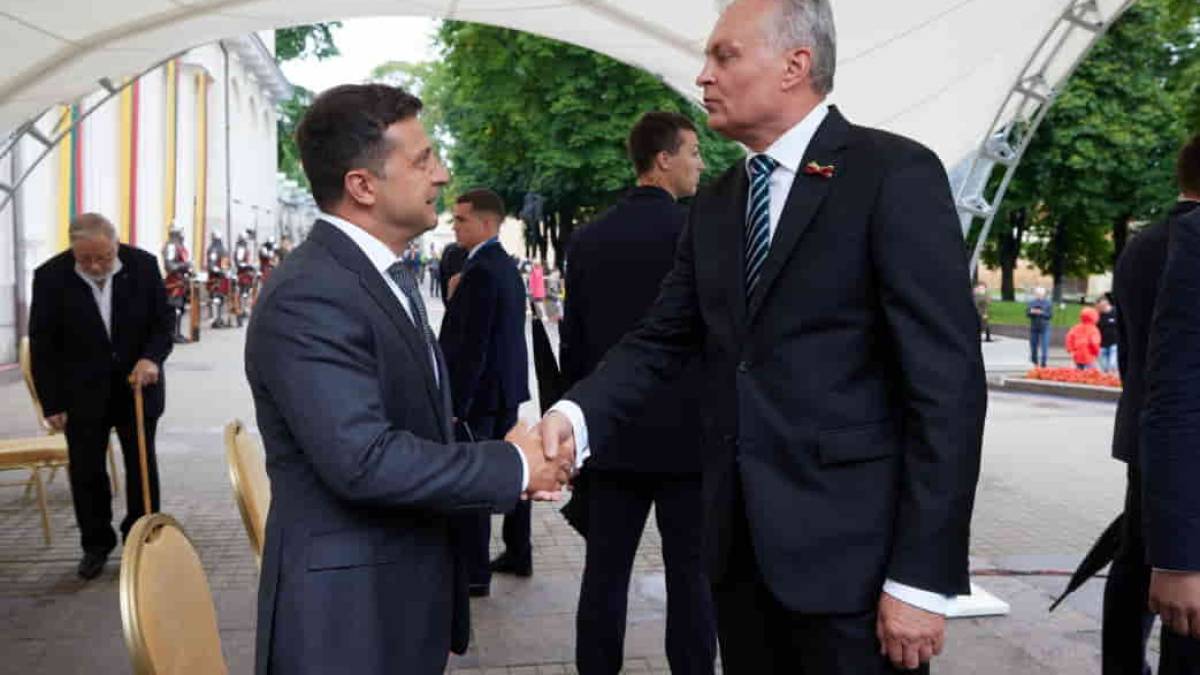 Литва является надежным и постоянным партнером Украины – Владимир Зеленский во время участия в торжествах по случаю Дня государственности Литвы