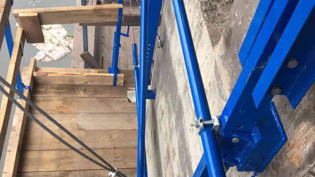 На пілоні запорізького вантового мосту розпочали заміну опалубки