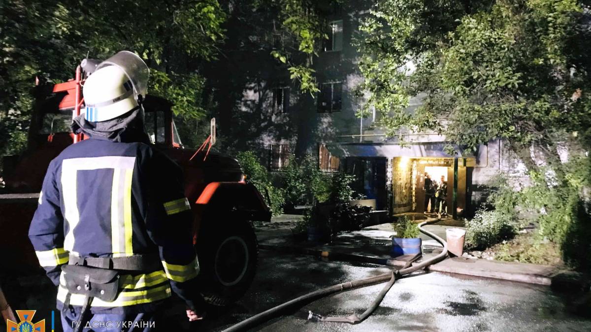 Внаслідок пожежі травмувалась 53-річна жінка, ще 2 дітей евакуювали