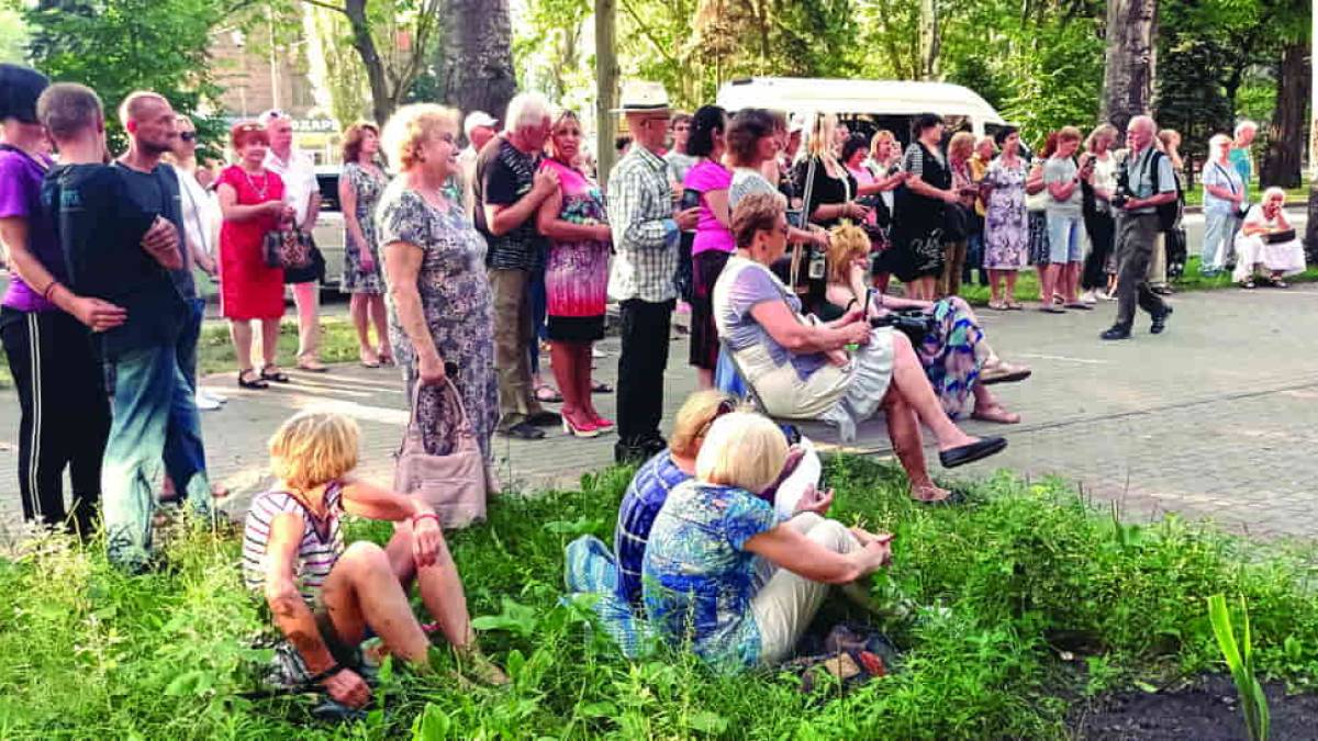Под окнами у старого друга
