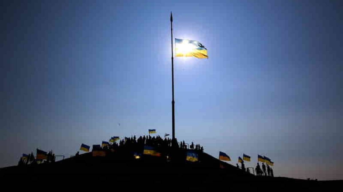 В Запорожье подняли флаг Украины на самом высоком флагштоке