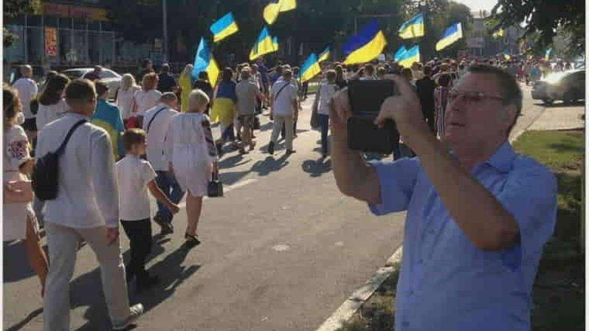 Известный запорожский певец и композитор принимает поздравления с днем рождения