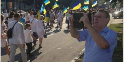Известный запорожский певец и композитор принимает поздравления с днем рождения