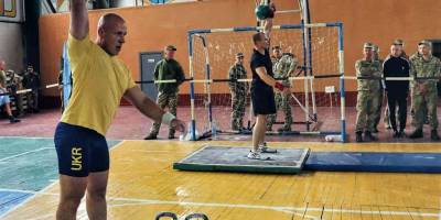 Команда запорізьких артилеристів показала клас у гирьовому спорті