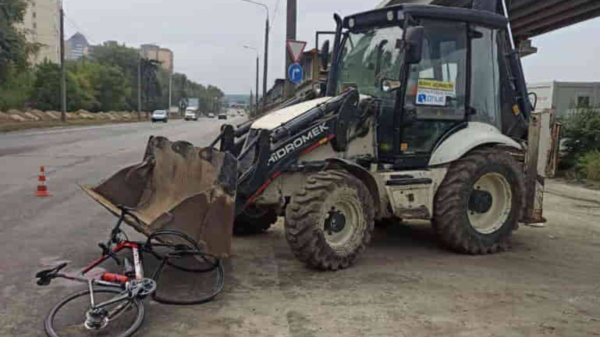 Велосипедист став жертвою недобудованого мосту