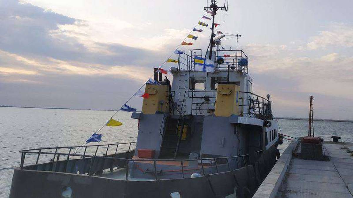В Бердянске Военно-Морским Силам Украины передали гидрографический катер