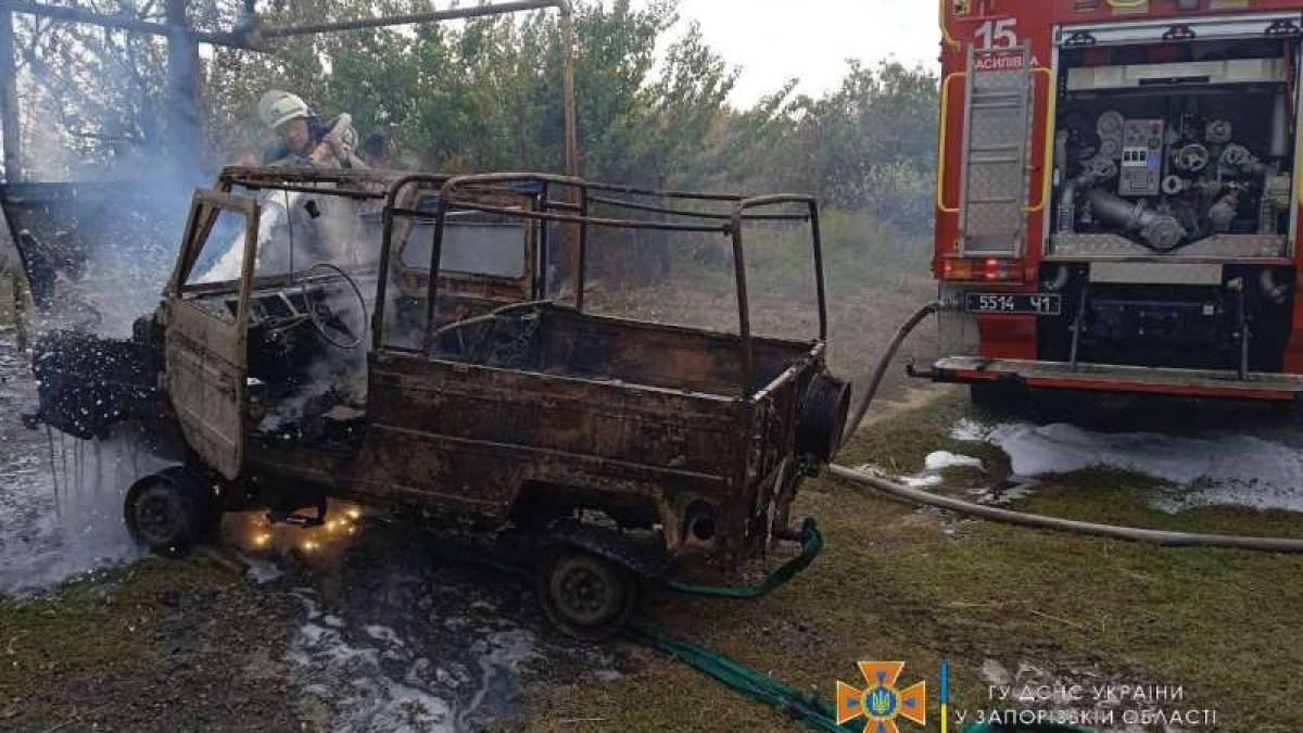 Вогонь знищив раритетний автомобіль