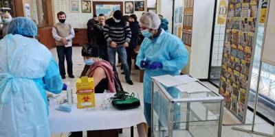 У відділеннях «Укрпошти» Запорізької області від сьогодні почали вакцинувати пенсіонерів