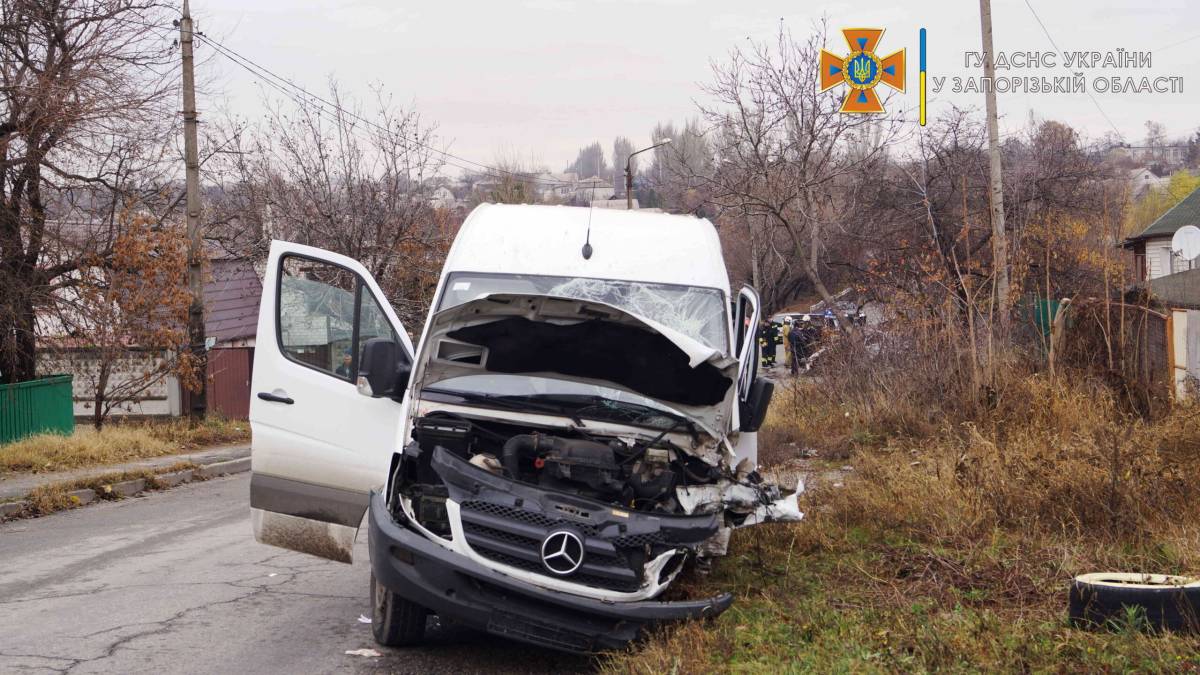 Рятувальники деблокували водія, якого затисло конструкціями автомобіля