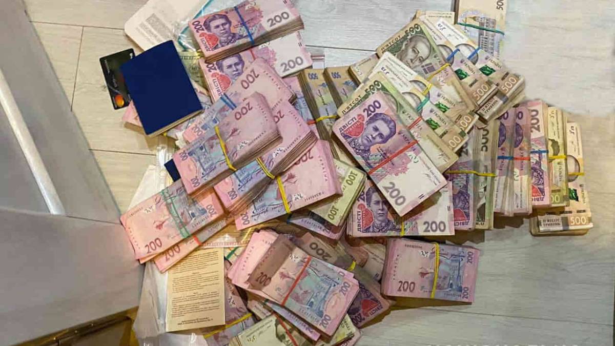 Кіберполіція викрила подружжя у привласненні 2 мільйонів гривень