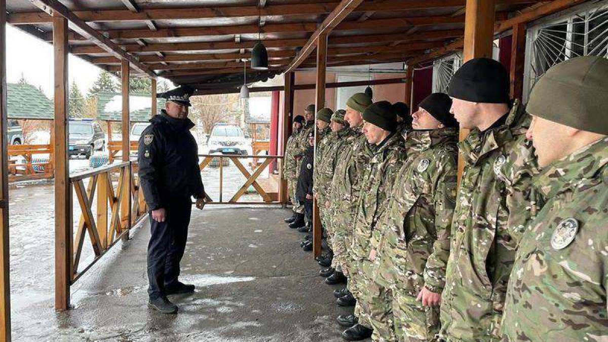 Очільник поліції Запорізької області нагородив  спецпризначенців, які несуть службу в зоні проведення ООС