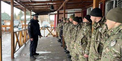 Очільник поліції Запорізької області нагородив  спецпризначенців, які несуть службу в зоні проведення ООС