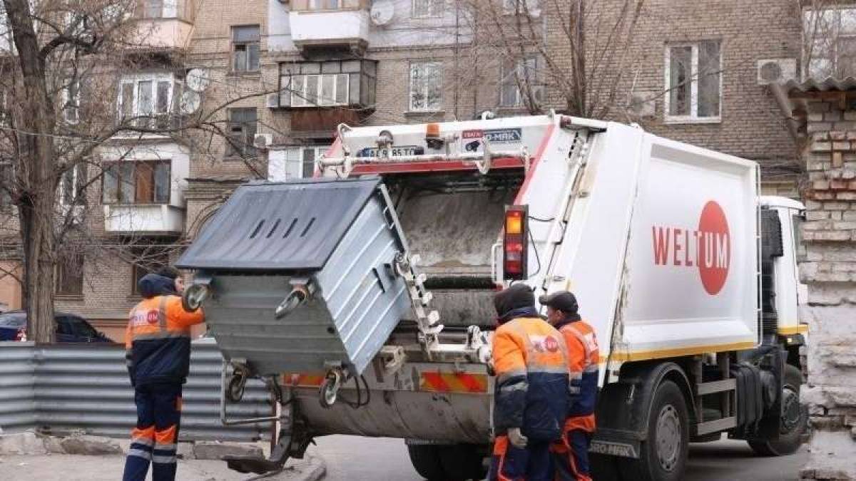 В Запорожье за время рождественских праздников вывезли 1421 тонну мусора