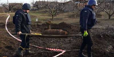 В Запорожской области обнаружили 100-килограммовую бомбу: как себя вести в подобных случаях