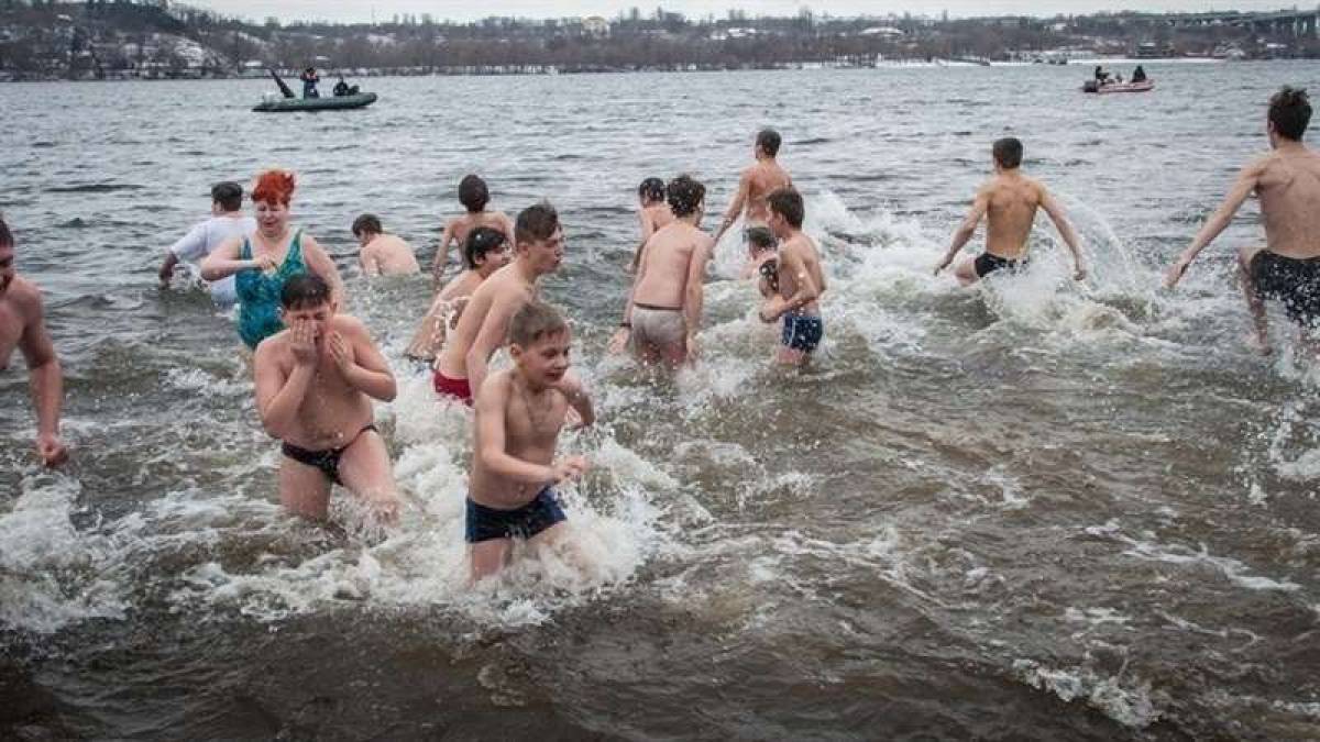 В Запорожье официально определены места для купания на Крещение