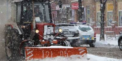 В Запорожье коммунальщики оперативно убирают снег