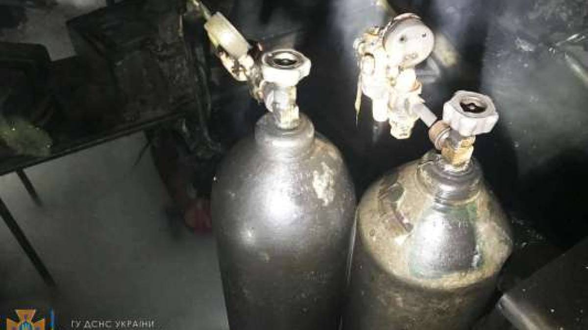 Під час пожежі мало не вибухнули  балони з киснем і газом