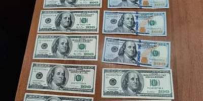 Поліцейському пропонували 1200 доларів США «винагороди»