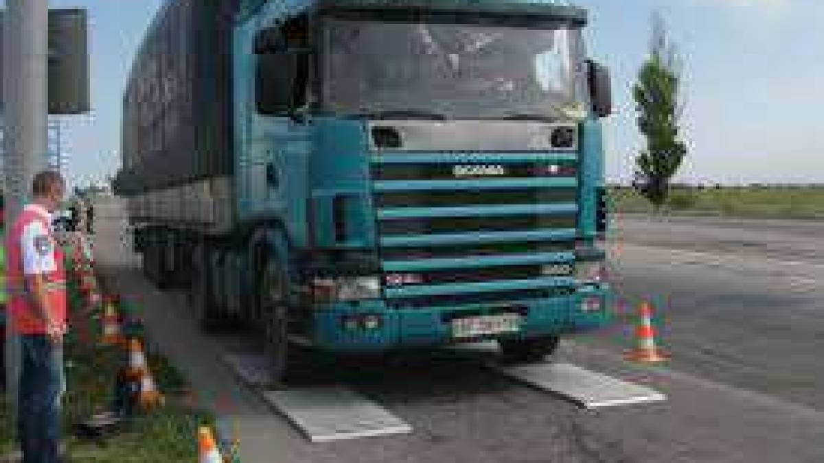 Перевізників змусять поважати габаритно-ваговий контроль